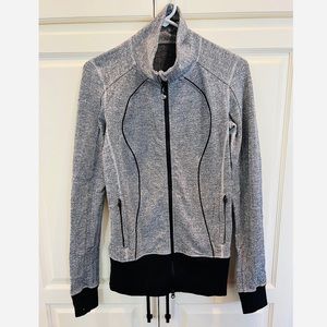 Lululemon black and white heathered long-sleeve full zip sweatshirt size 6
